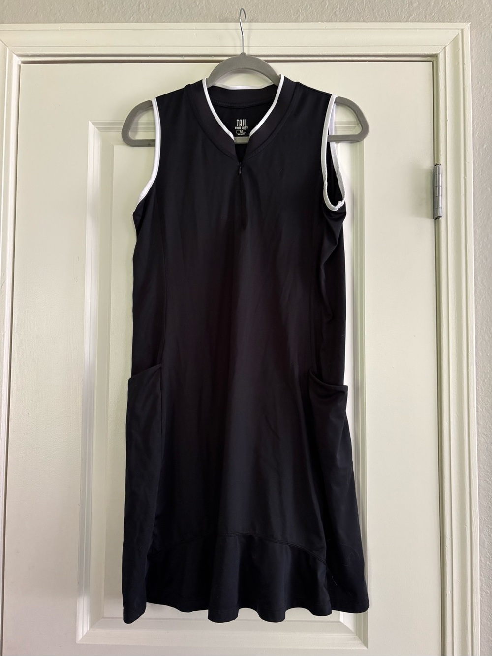 Tail White Label Black Sleeveless Athletic Dress with Contrast Trim Size Medium